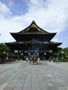 やっと善光寺に来れました